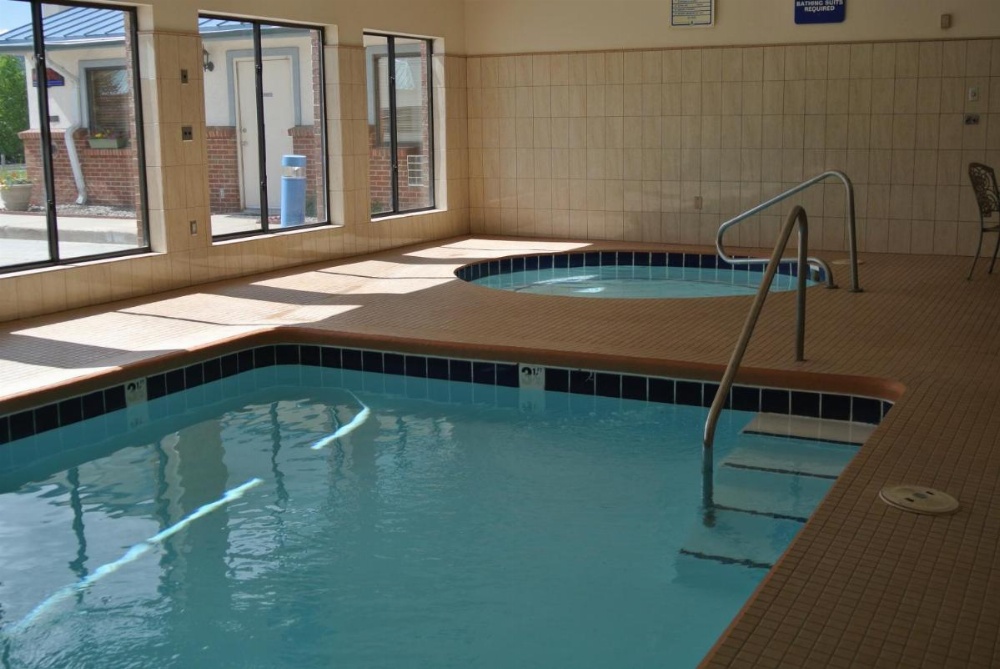Luxury Inn & Suites Image 10
