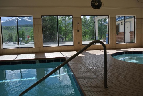 Luxury Inn & Suites image 11