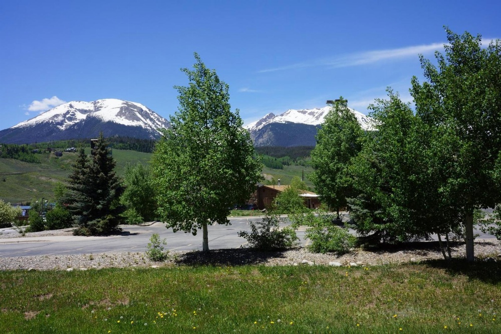 Luxury Inn & Suites Main image