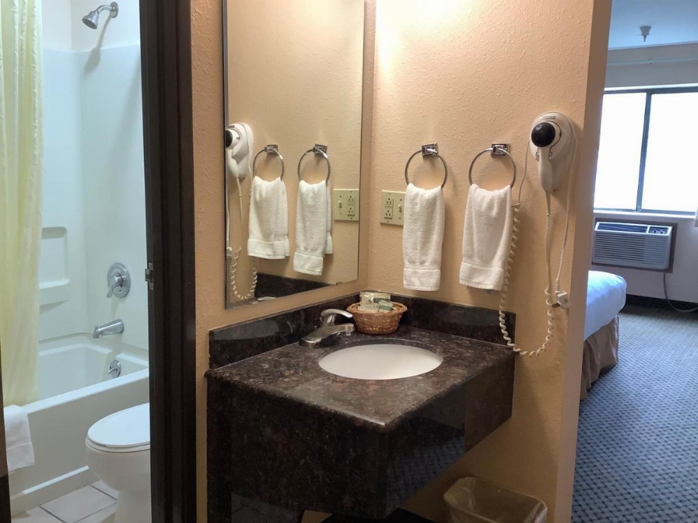Luxury Inn & Suites Image 15