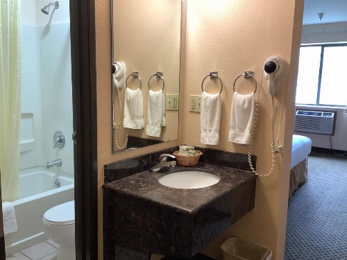 Luxury Inn & Suites image 15