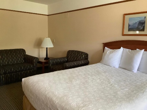 Luxury Inn & Suites image 17