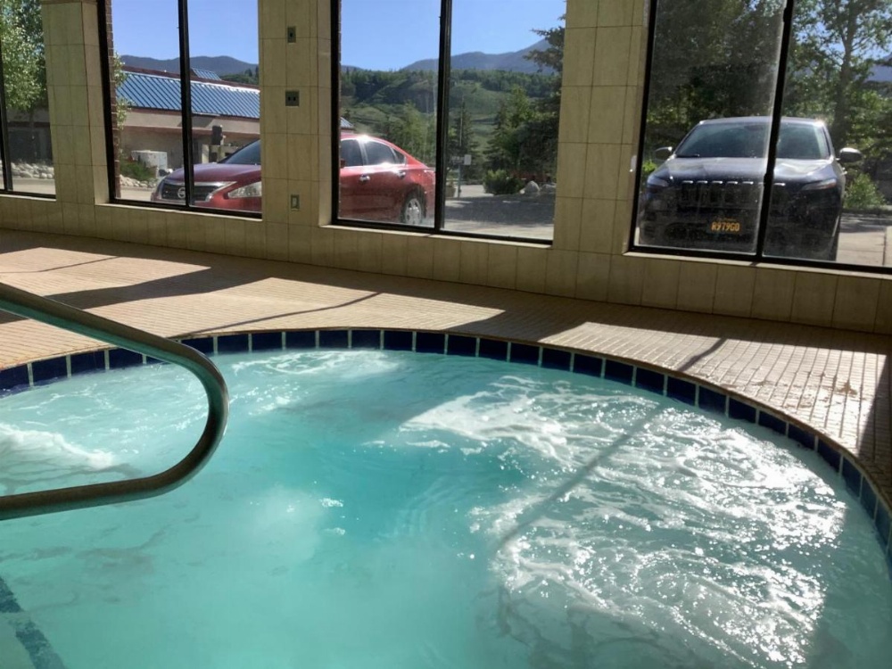 Luxury Inn & Suites Image 18