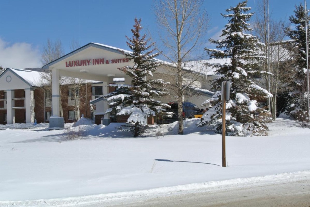 Luxury Inn & Suites Image 19