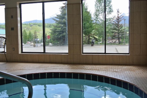 Luxury Inn & Suites image 8